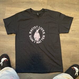 Black “r4cist lives dont matter” t shirt